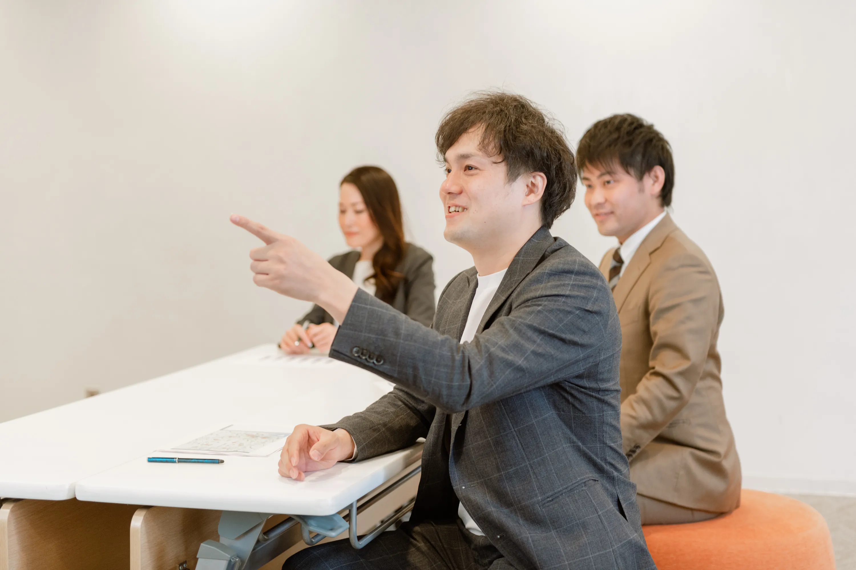 株式会社HATARABAでは「人は財なり」の考えのもと、会社は第一に社員の為にあると考えて創業されました